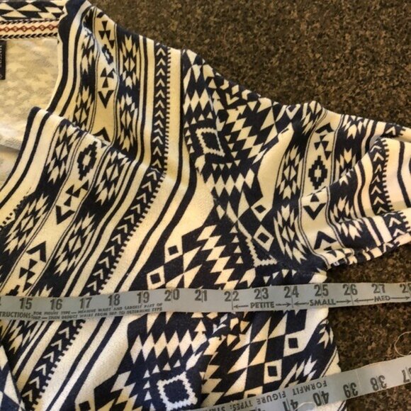 Massini XL Aztec Print Kimono Cardigan Shawl Fringe One Size Fits Most - Picture 6 of 9